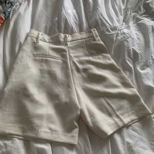 Aritzia Wilfred shirt size 2 in cream